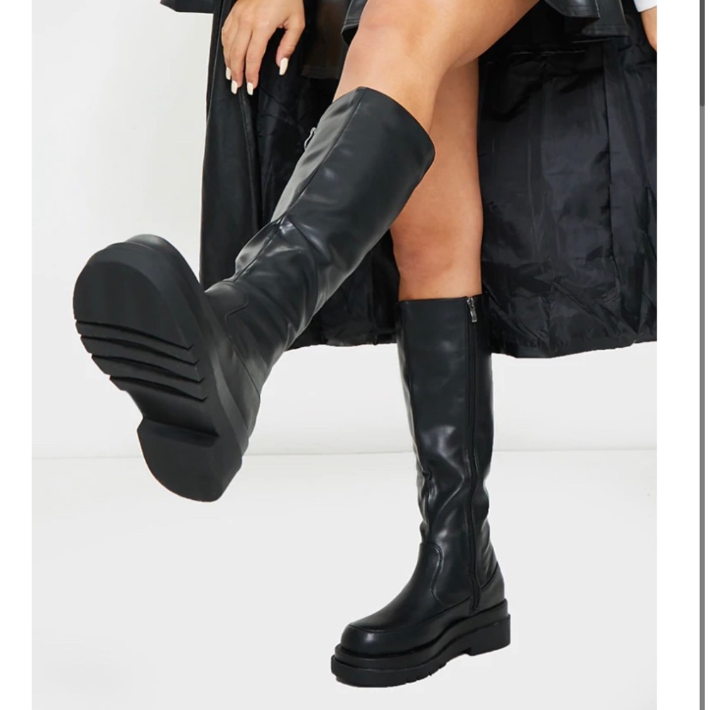 Pretty Little Thing Chunky Heel - Calve length faux leather boots